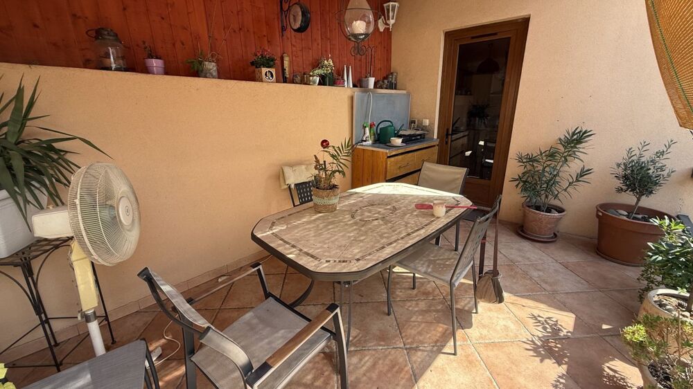 Vente Maison Maison de village avec garage et cour Escales