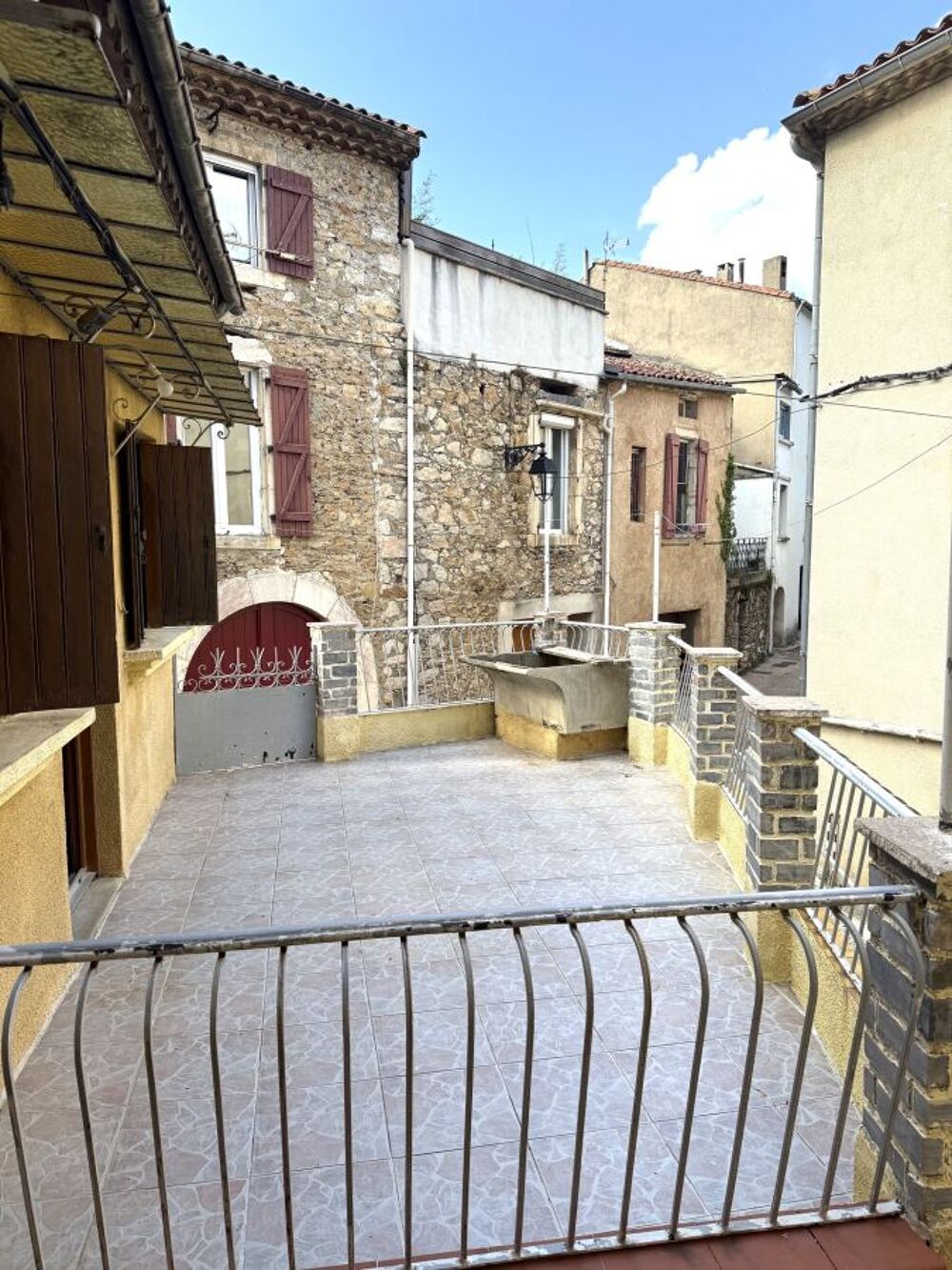 Maison de village avec garage et terrasse