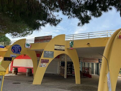 Local commercial murs sans fonds 90000 30240 Le grau du roi