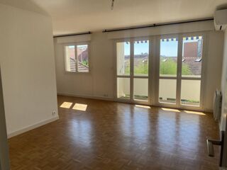  Appartement à louer 3 pièces 82 m²