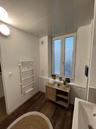  Appartement à louer 2 pièces 82 m²