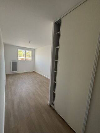  Appartement à louer 3 pièces 72 m²