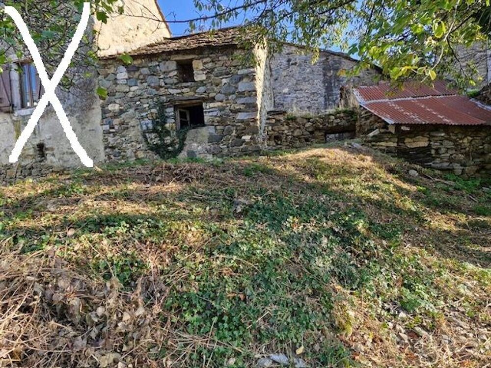 Maison de village Ensemble bâtiments en pierres
