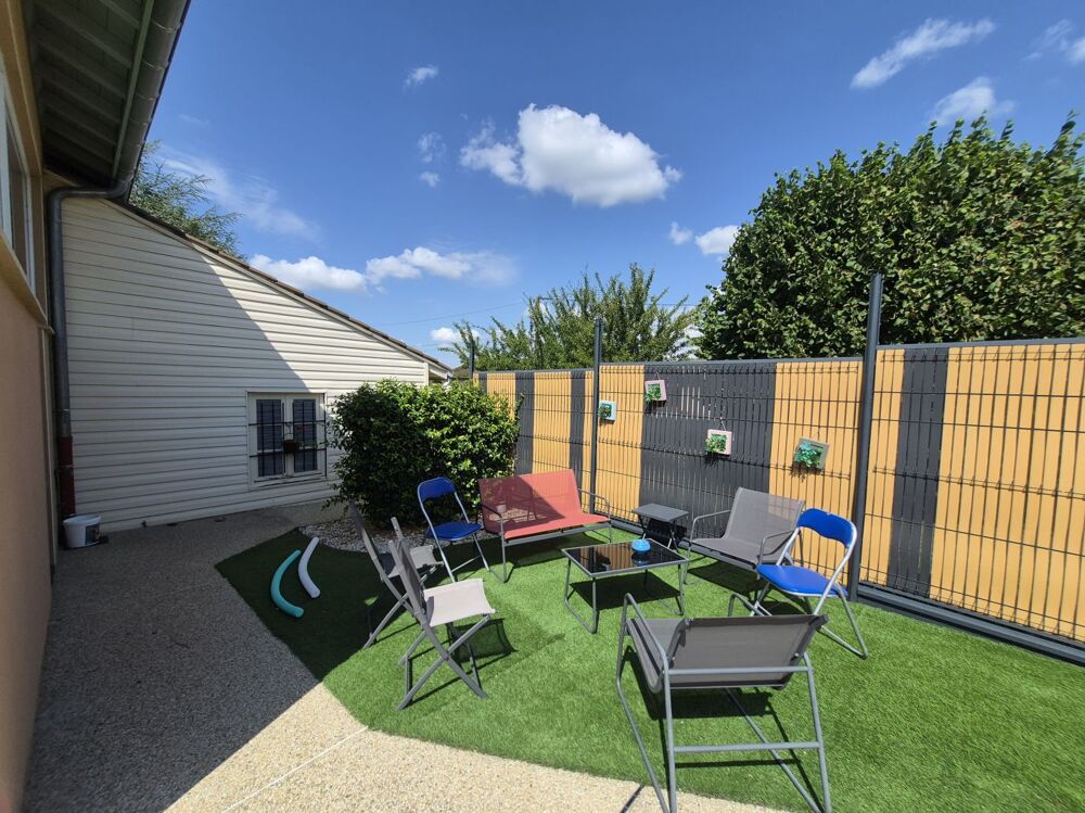 Maison avec piscine et spacieux terrain