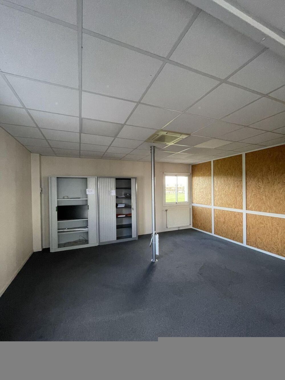   Local commercial Bureau La chapelle saint luc
