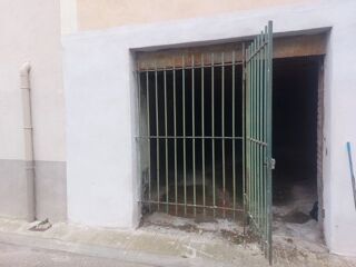  Parking / Garage à louer 1 pièce 86 m²