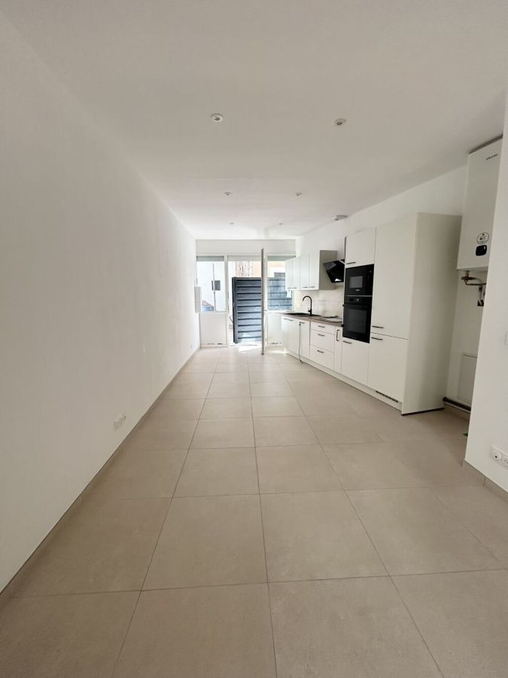 Location Appartement Studio entièrement neuf + cour Le grau du roi