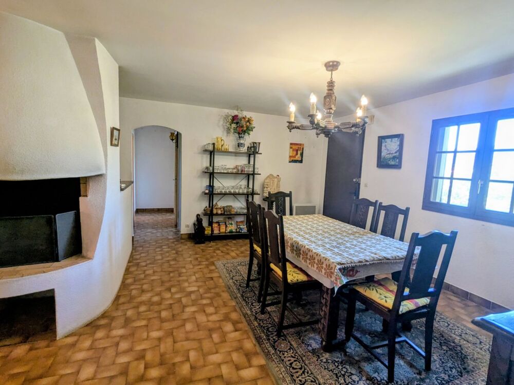 Maison avec piscine, beau jardin et belle