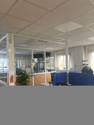   Local commercial Bureau La chapelle saint luc