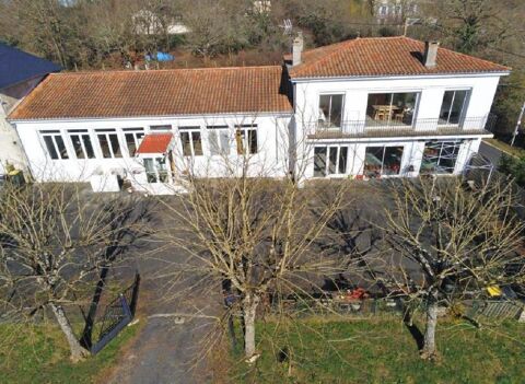   Maison Maison - 6 pi�ce(s) - 205 m�