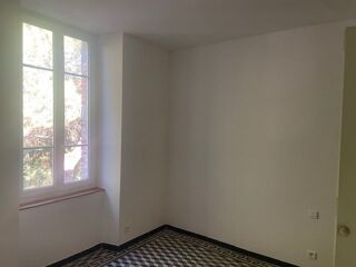  Appartement à louer 4 pièces 80 m²