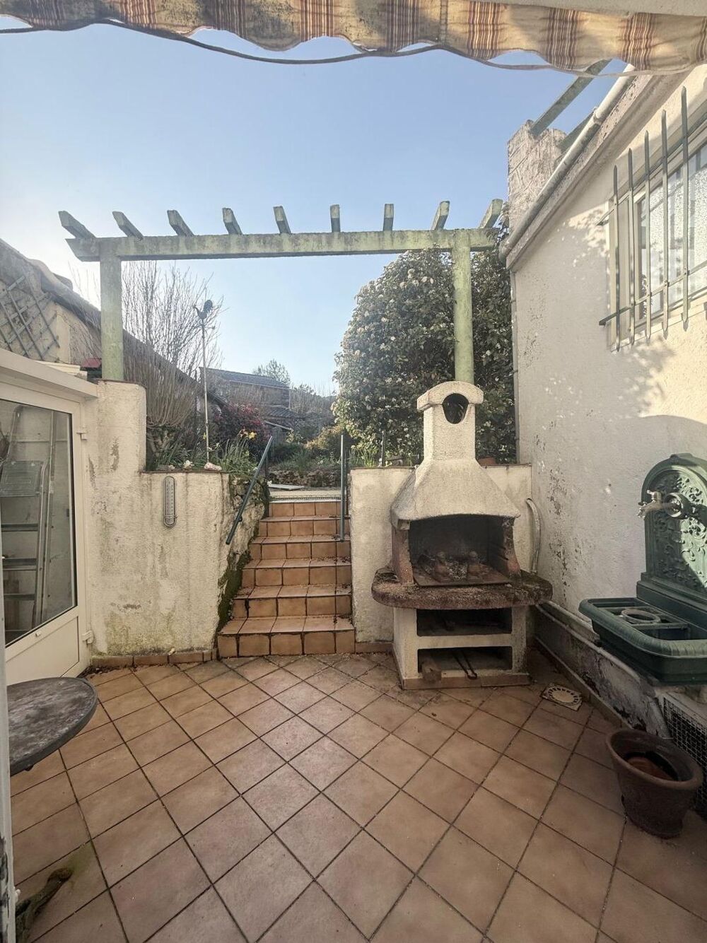 Maison de village avec jardin et garage