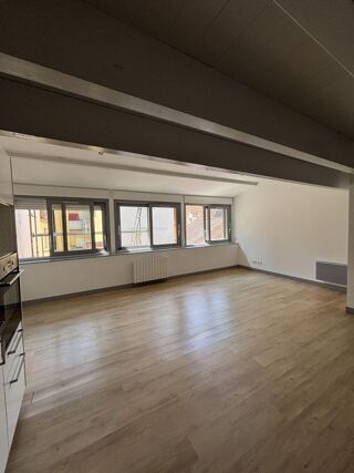  Appartement à louer 4 pièces 75 m²