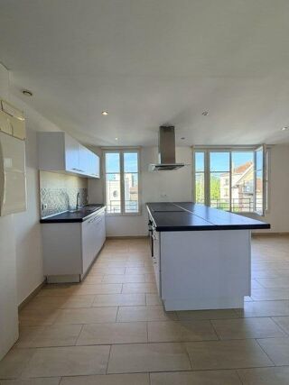  Appartement à louer 3 pièces 81 m²