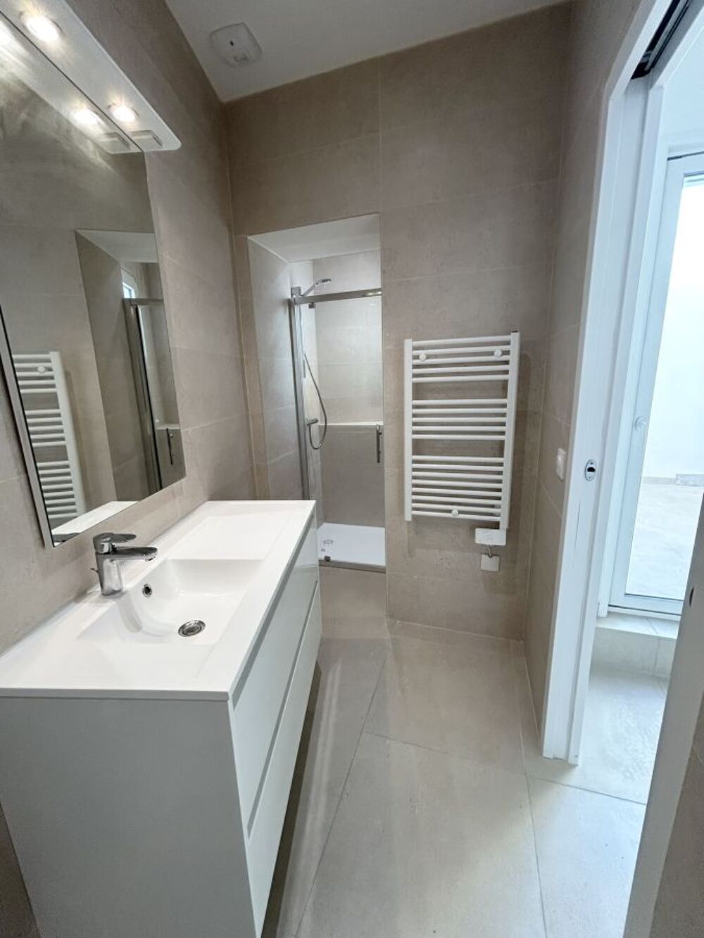 Location Appartement Studio entièrement neuf + cour Le grau du roi