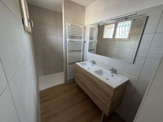  Appartement à louer 3 pièces 96 m²