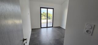  Appartement à louer 4 pièces 84 m²