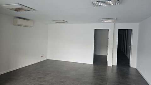   Local commercial À louer – Local commercial 77 m² – 