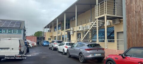 Local commercial Entrepot 2500 97440 Saint andre