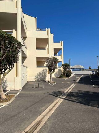  Parking / Garage  vendre 1 pice 9 m