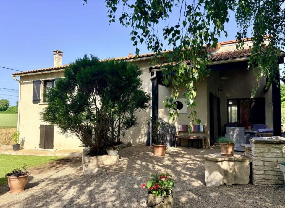 Maison 5 pièces 105 m² · à Ruffec · 105 m² · 207 400 €