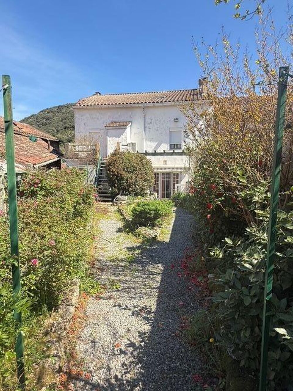 Maison de village avec jardin et garage