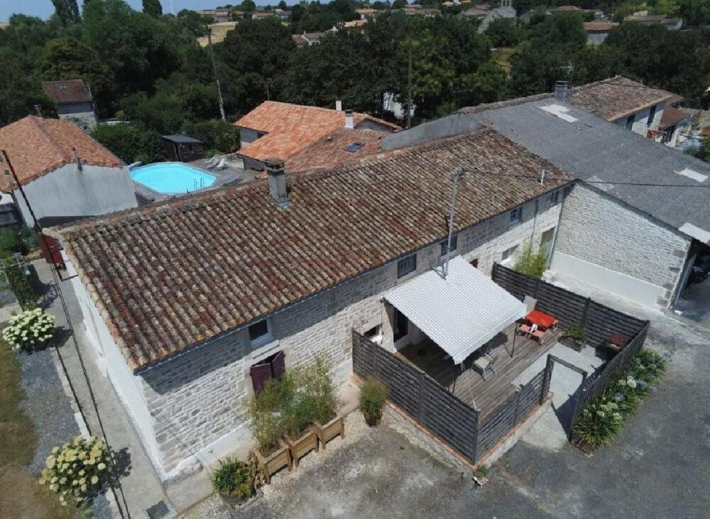 Maison 8 pièces 275 m² · à Villefagnan · 275 m² · 276 595 €