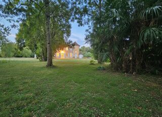 Maison 10 pièces 315 m² · à Clairac · 315 m² · 99 000 €