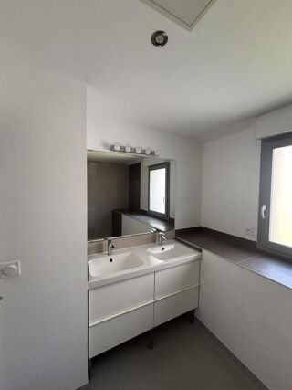 Appartement à louer 4 pièces 75 m²