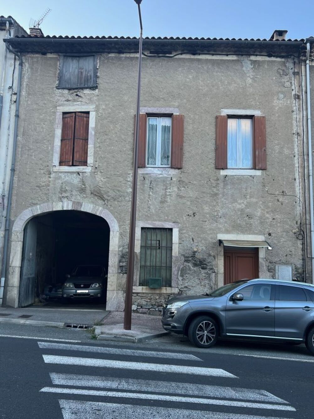 Maison de village avec grand garage cour intérieure