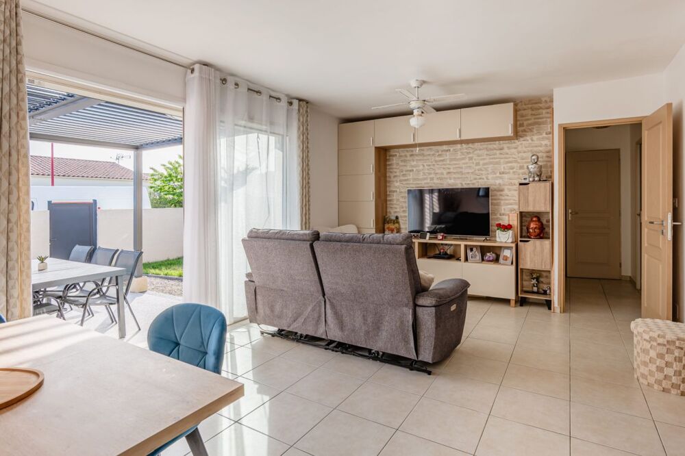 Villa de plain-pied avec terrasse