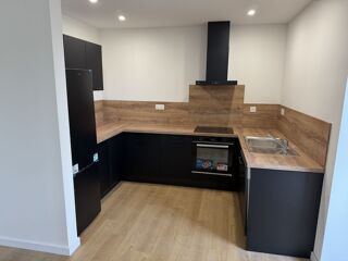  Appartement à louer 3 pièces 96 m²