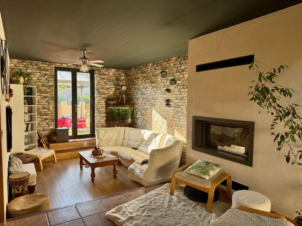 Maison de village avec terrasses et jardin
