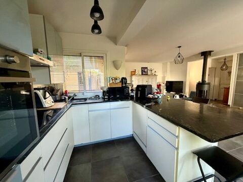   Villa avec d�pendance Maison - 8 pi�ce(s) - 155 m�