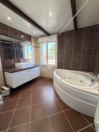 Appartement à louer 3 pièces 81 m²