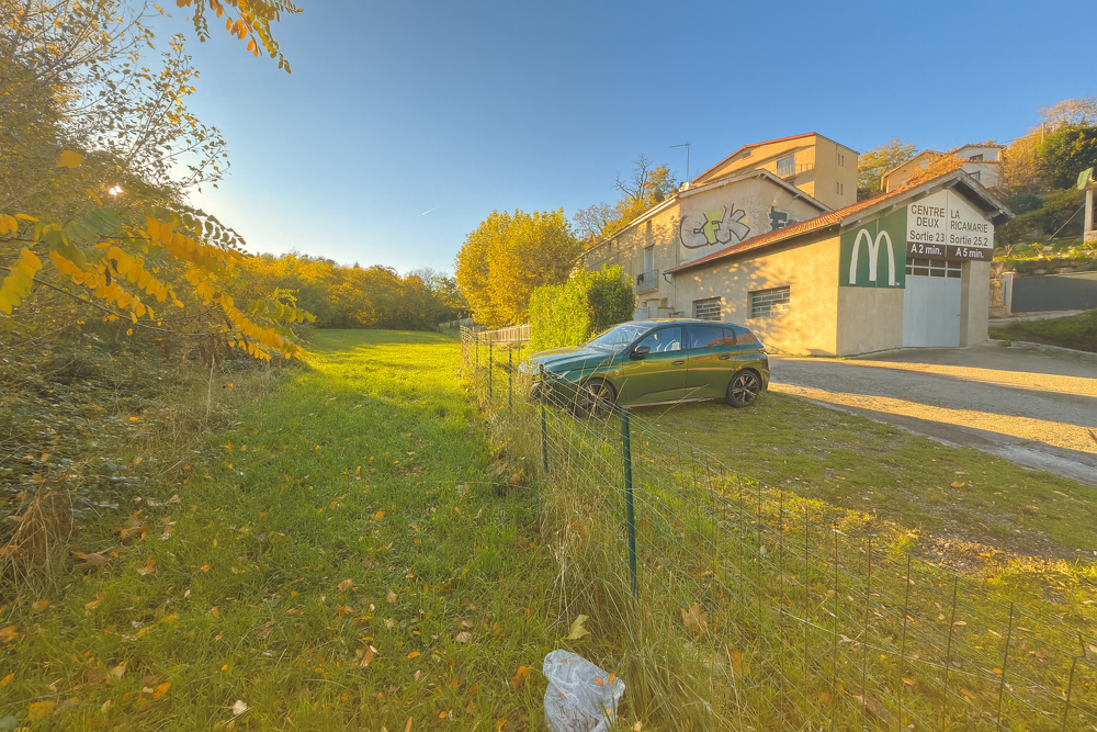 MAISON AVEC HANGARD ET GARAGES SECTEUR TERRENOIRE PROCHE DES ACCES AUTOROUTIER