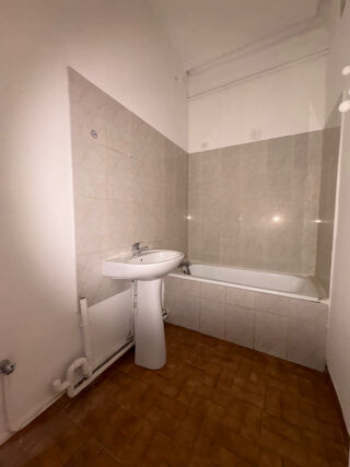  Appartement à louer 2 pièces 61 m² St etienne