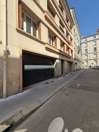  Parking / Garage à louer 31 m²