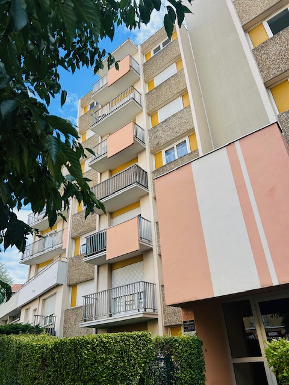 Vente Appartement APPARTEMENT PROCHE COURS FAURIEL -  T4  RÉNOVÉ AVEC  BALCON ET PLACE DE STATIONNEMENT COUVERTE St etienne