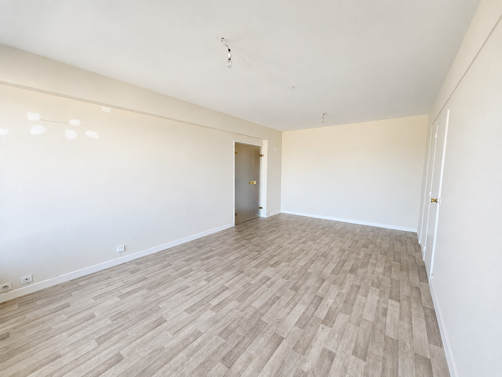 APPARTEMENT T2 + GARAGE SEPTIÈME ÉTAGE 2 BALCONS CAVE SECTEUR CENTRE-VILLE / PLACE DU BREUIL RUE JEA