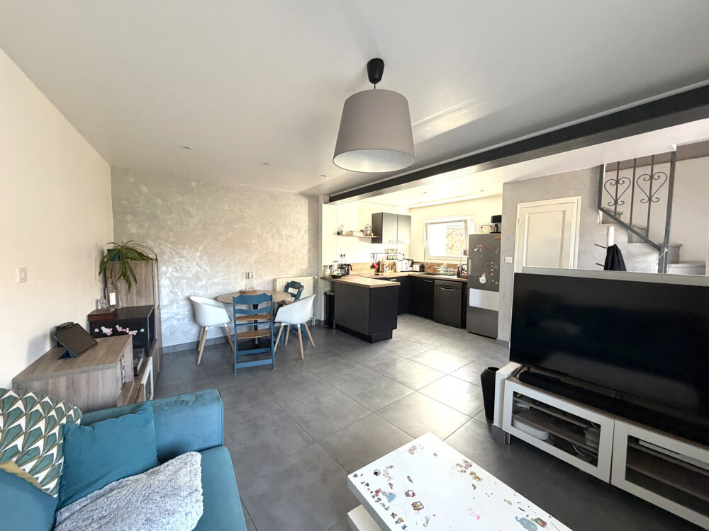 Maison de ville de 82 m2 avec terrasse et jardin de 126 m2 / le chambon-feugerolles-secteur Gaffard.