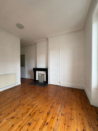  Appartement à louer 2 pièces 61 m²