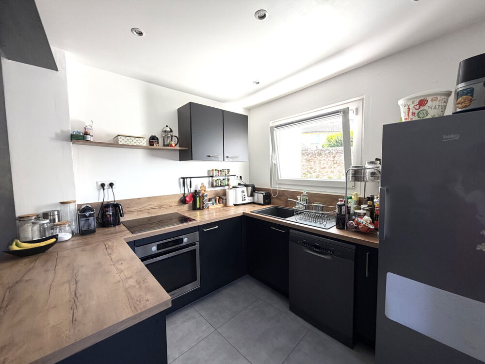 Maison de ville de 82 m2 avec terrasse et jardin de 126 m2 / le chambon-feugerolles-secteur Gaffard.