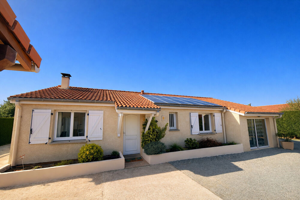 Maison 5 pièces 90 m² · à Ste Agathe la Bouteresse · 90 m² · 245 000 €