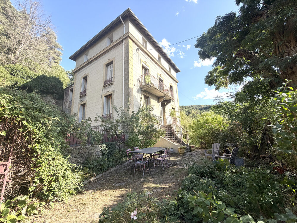Maison bourgeoise de 1906 - 297.93 m2 habitables - parcelle de terrain de 2480 m2- secteur Cotatay / La Poura