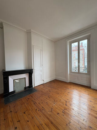  Appartement à louer 2 pièces 61 m²