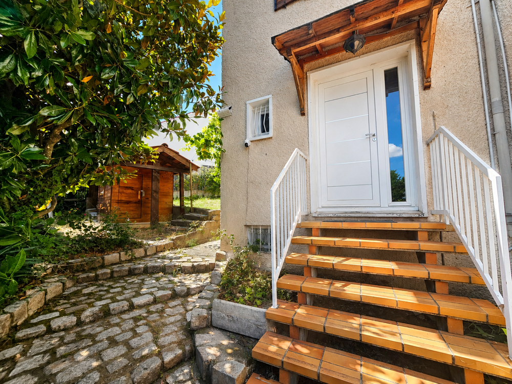 maison individuelle 100,71 m2 (140,81 m2 au sol) + terrain, garage, cave et panneaux solaires - monteynaud le