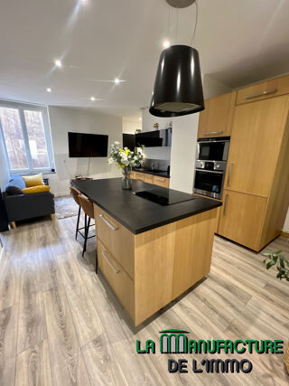  Appartement à louer 4 pièces 77 m²