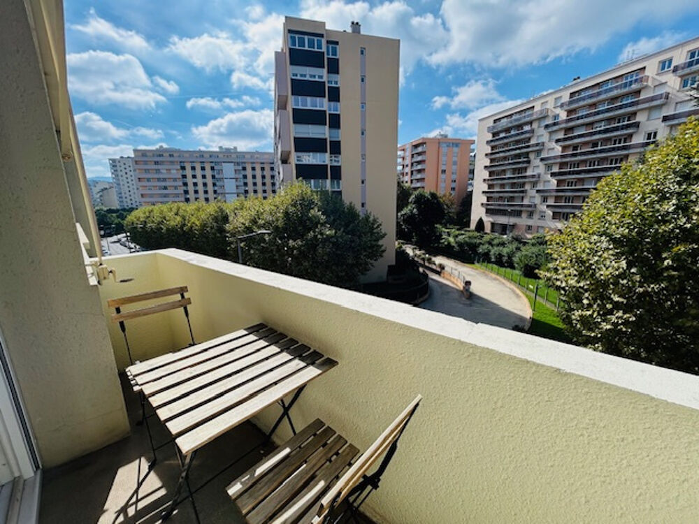 Location Appartement APPARTEMENT T4 ENTIÈREMENT MEUBLÉ ET RÉNOVÉ   TROISIÈME ÉTAGE   CAVE   FOCH   CITÉ DU DESIGN   RUE EDMOND CHAR St etienne