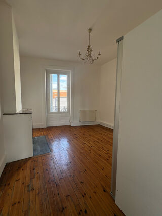  Appartement à louer 1 pièce 37 m²